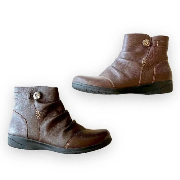 Clarks Collection Dark Brown Leather Ankle Boots Size 10 Button Detail‎ Booties - Picture 1 of 10